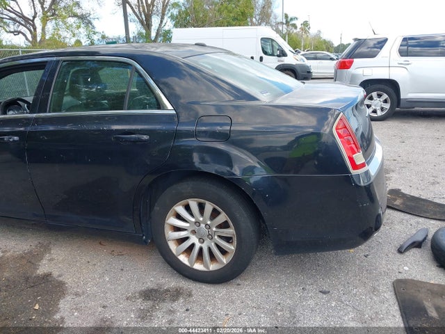 2013 Chrysler 300 Motown მანქანა იყიდება აუქციონზე, vin: 2C3CCAAG4DH561474, აუქციონის ნომერი: 44423411