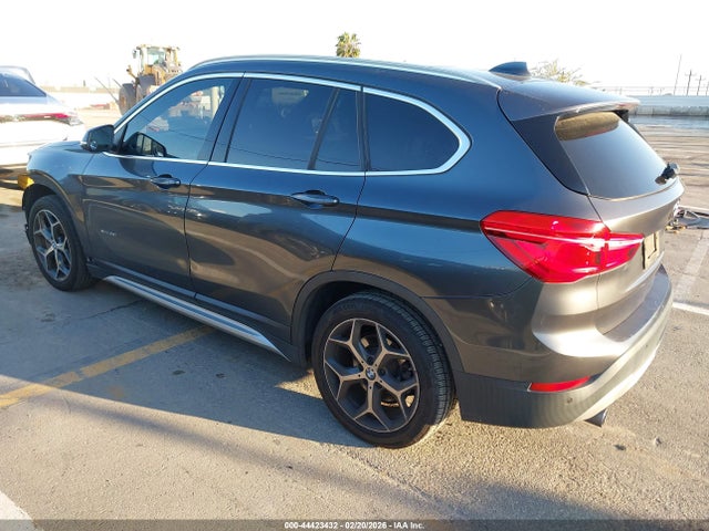2018 BMW X1 WBXHT3C33J5F89654 Photo 2