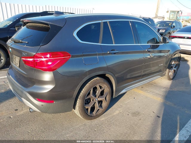 2018 BMW X1 WBXHT3C33J5F89654 Photo 3