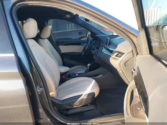 2018 BMW X1 WBXHT3C33J5F89654 Photo 4