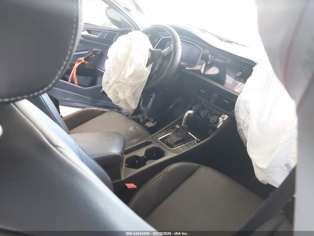 2019 VOLKSWAGEN JETTA 3VWEB7BU0KM231521 Photo 4