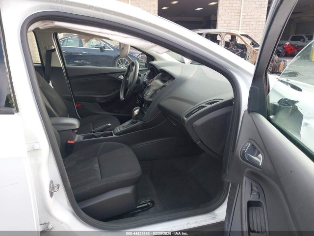 1FADP3FE0JL279067 Ford FOCUS SE