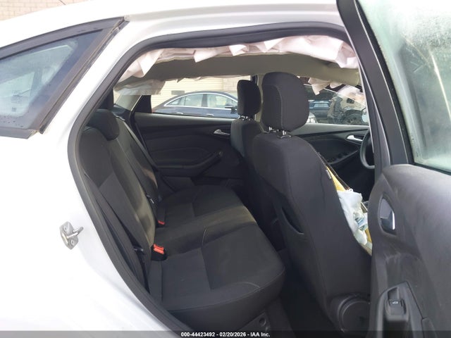 1FADP3FE0JL279067 Ford FOCUS SE