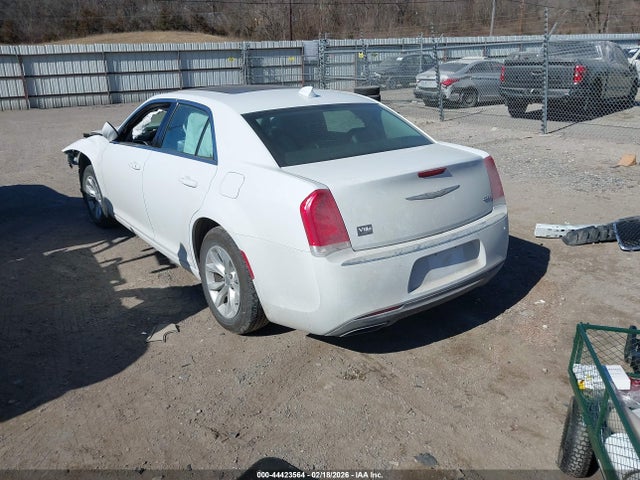 2015 CHRYSLER 300 2C3CCAAG4FH931907 Photo 2
