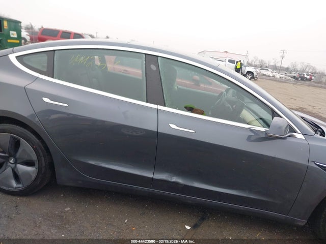 Продажа на аукционе авто 2018 Tesla Model 3, vin: 5YJ3E1EA4JF123647, номер лота: 44423580