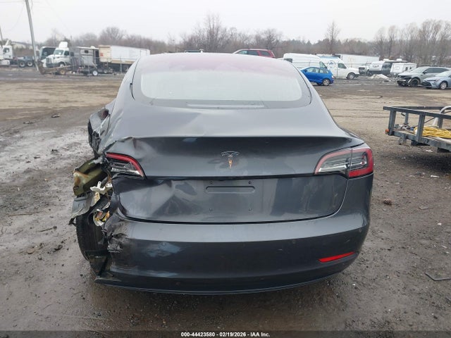Продажа на аукционе авто 2018 Tesla Model 3, vin: 5YJ3E1EA4JF123647, номер лота: 44423580