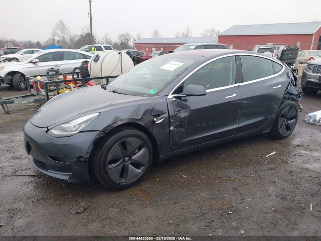 Продажа на аукционе авто 2018 Tesla Model 3, vin: 5YJ3E1EA4JF123647, номер лота: 44423580