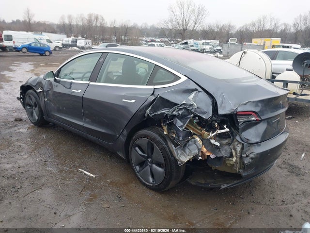 Продажа на аукционе авто 2018 Tesla Model 3, vin: 5YJ3E1EA4JF123647, номер лота: 44423580