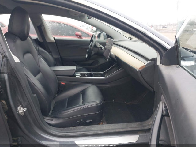 Продажа на аукционе авто 2018 Tesla Model 3, vin: 5YJ3E1EA4JF123647, номер лота: 44423580