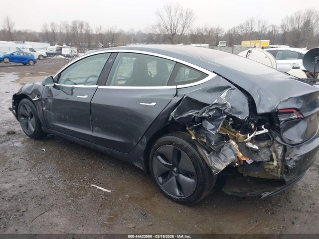 Продажа на аукционе авто 2018 Tesla Model 3, vin: 5YJ3E1EA4JF123647, номер лота: 44423580