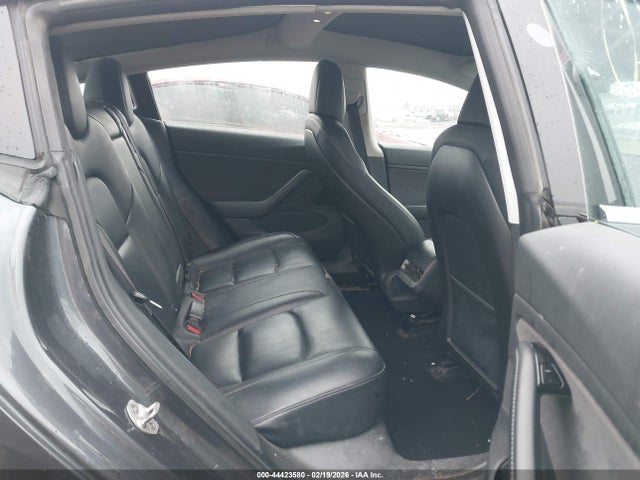 Продажа на аукционе авто 2018 Tesla Model 3, vin: 5YJ3E1EA4JF123647, номер лота: 44423580