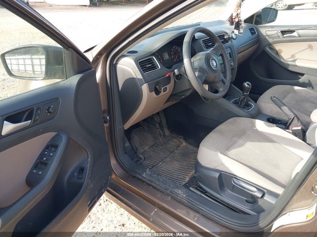 3VW1K7AJ7EM209736 Volkswagen Jetta 2.0l S