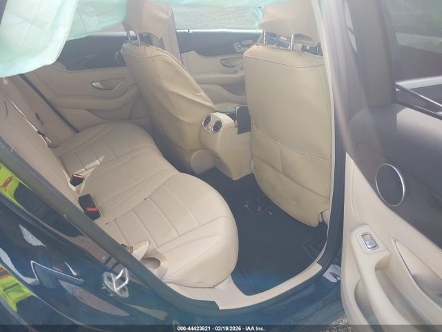 44423621 :رقم المزاد ، W1N0G8DB8NG084615 vin ، 2022 Mercedes-benz Glc 300 Suv مزاد بيع