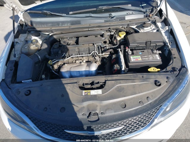 Chrysler 200 Limited 2015 1C3CCCAB6FN742182 Image 10