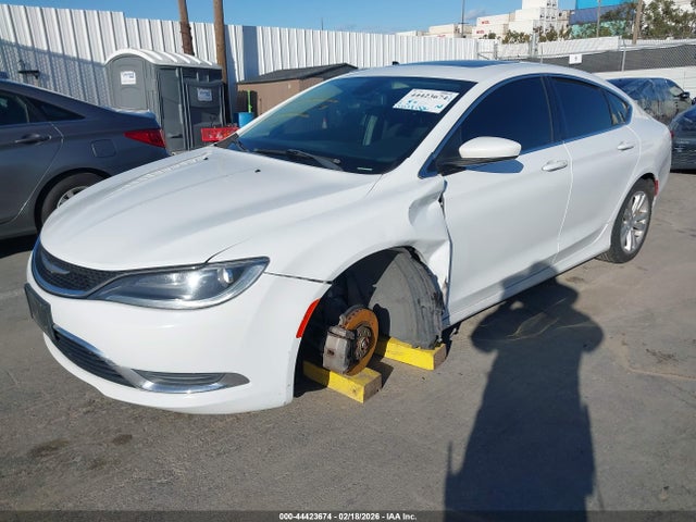 Chrysler 200 Limited 2015 1C3CCCAB6FN742182 Image 2