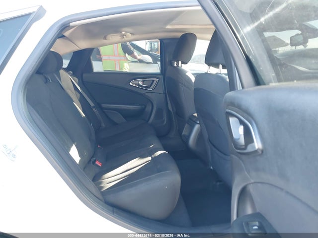 Chrysler 200 Limited 2015 1C3CCCAB6FN742182 Image 8