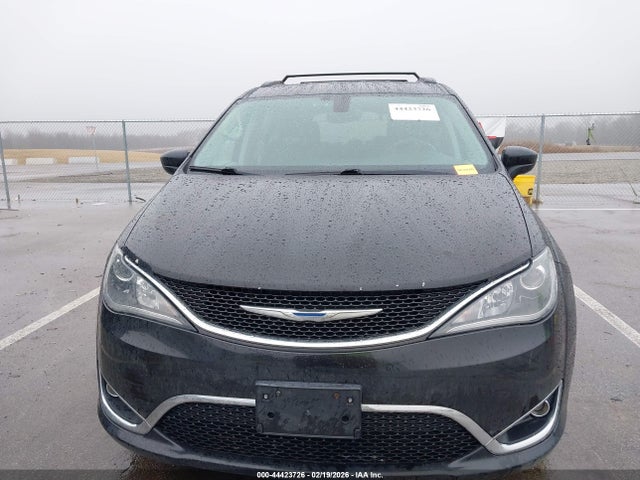 Продаж на аукціоні авто 2017 Chrysler Pacifica Touring-l, vin: 2C4RC1BG0HR576512, номер лоту: 44423726