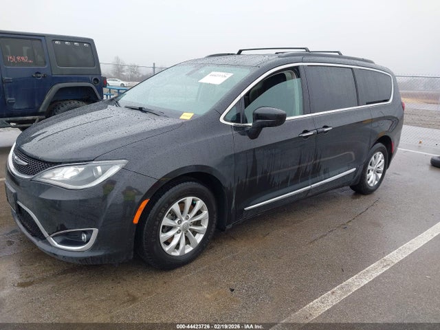 Продаж на аукціоні авто 2017 Chrysler Pacifica Touring-l, vin: 2C4RC1BG0HR576512, номер лоту: 44423726