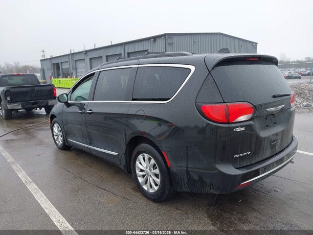 Продаж на аукціоні авто 2017 Chrysler Pacifica Touring-l, vin: 2C4RC1BG0HR576512, номер лоту: 44423726