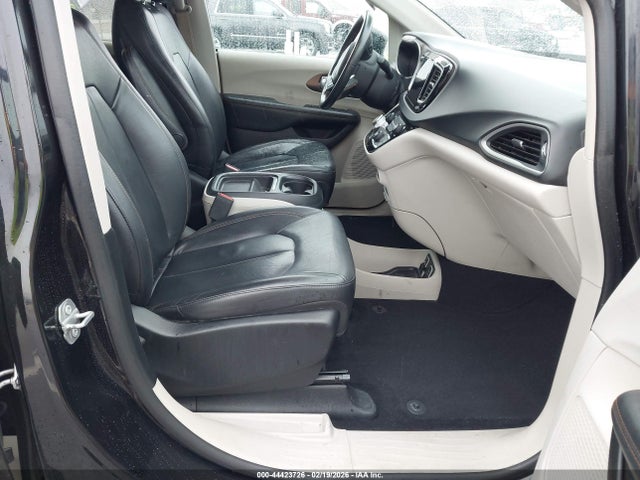 Продаж на аукціоні авто 2017 Chrysler Pacifica Touring-l, vin: 2C4RC1BG0HR576512, номер лоту: 44423726