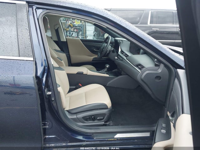 58ADA1C10MU010183 Lexus ES 300H