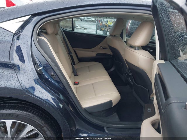 58ADA1C10MU010183 Lexus ES 300H