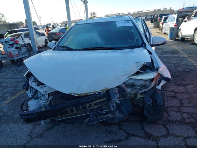 5YFBURHE7FP258063 Toyota Corolla S Plus