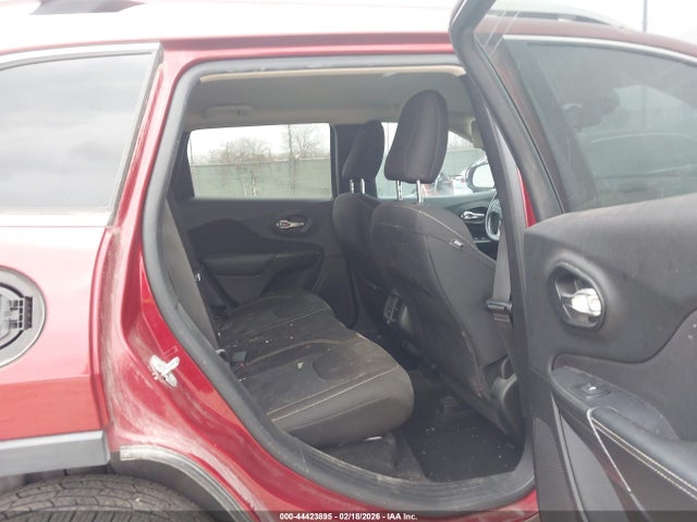 1C4PJLCB0FW616426 Jeep Cherokee Latitude