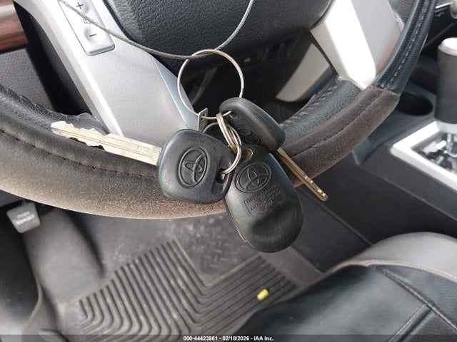 5TFFW5F10GX196139 Toyota Tundra Limited 5.7l V8