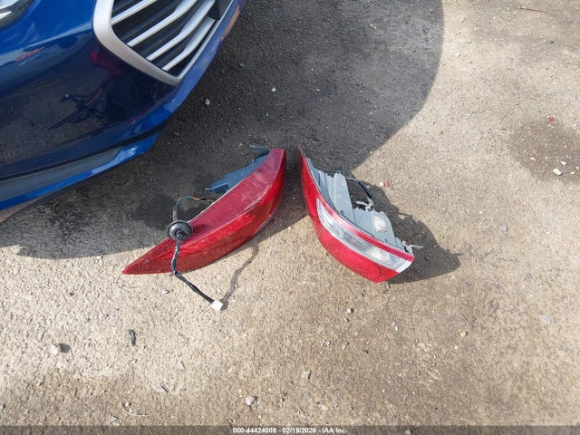 5NPD84LF7JH303721 Hyundai ELANTRA SEL
