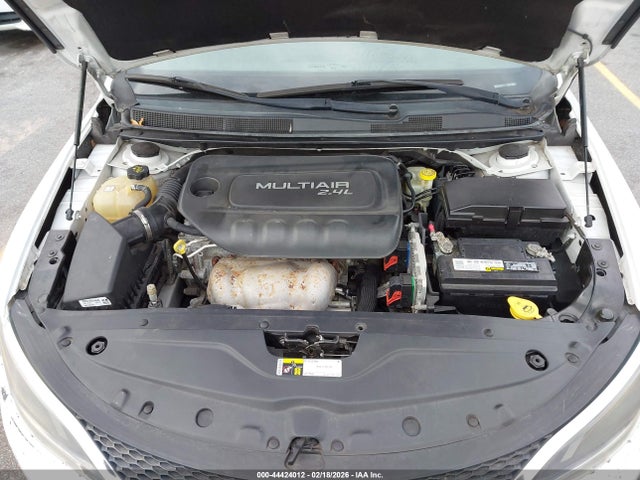 44424012 :رقم المزاد ، 1C3CCCAB1FN716797 vin ، 2015 Chrysler 200 Limited مزاد بيع