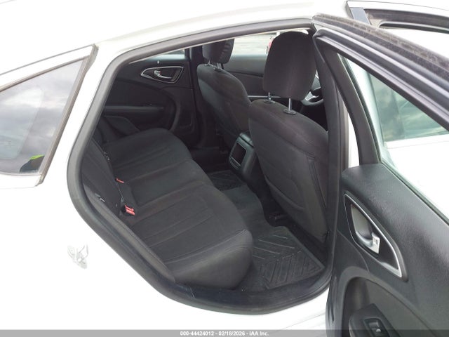 44424012 :رقم المزاد ، 1C3CCCAB1FN716797 vin ، 2015 Chrysler 200 Limited مزاد بيع