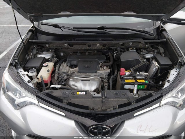 JTMRFREV1JJ225280 Toyota Rav4 Xle