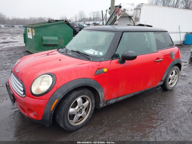 2010 MINI COOPER WMWMF3C55ATZ25587 Photo 1
