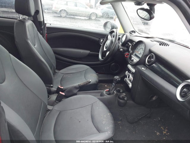 2010 MINI COOPER WMWMF3C55ATZ25587 Photo 4