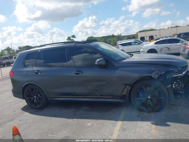 BMW X7 M50i 2021 5UXCX6C04M9E90131 Image 13