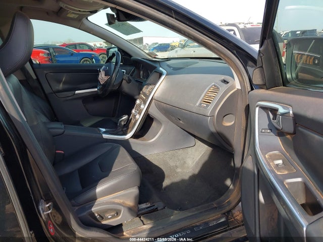 2015 VOLVO XC60 YV440MDM8F2741237 Photo 4