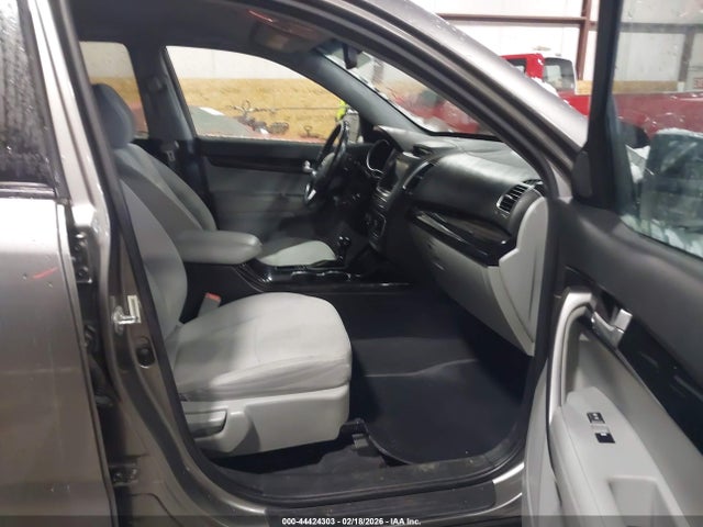 5XYKTDA78FG558006 KIA Sorento Lx V6