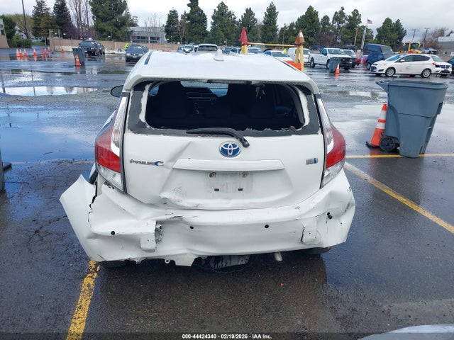 Toyota Prius C One 2016 JTDKDTB32G1134101 Image 16