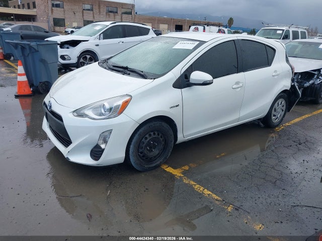 Toyota Prius C One 2016 JTDKDTB32G1134101 Image 2