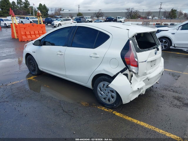 Toyota Prius C One 2016 JTDKDTB32G1134101 Image 3