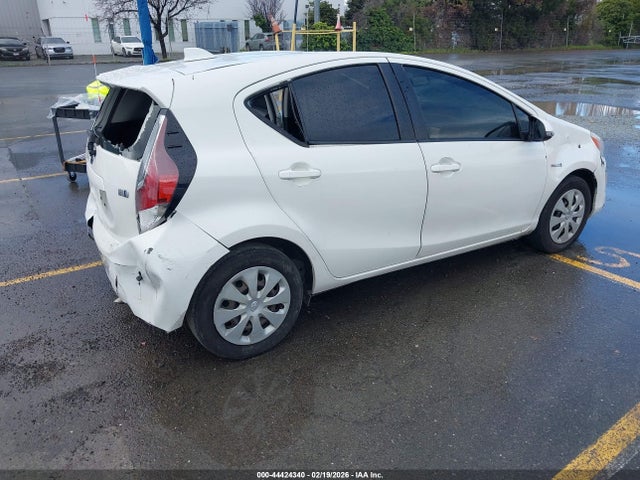 Toyota Prius C One 2016 JTDKDTB32G1134101 Image 4