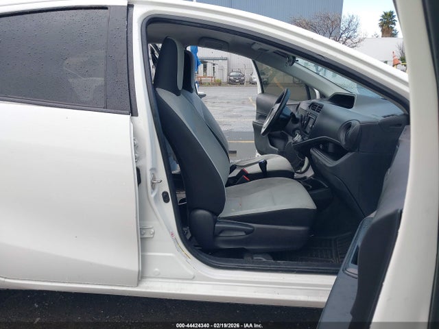 Toyota Prius C One 2016 JTDKDTB32G1134101 Image 5