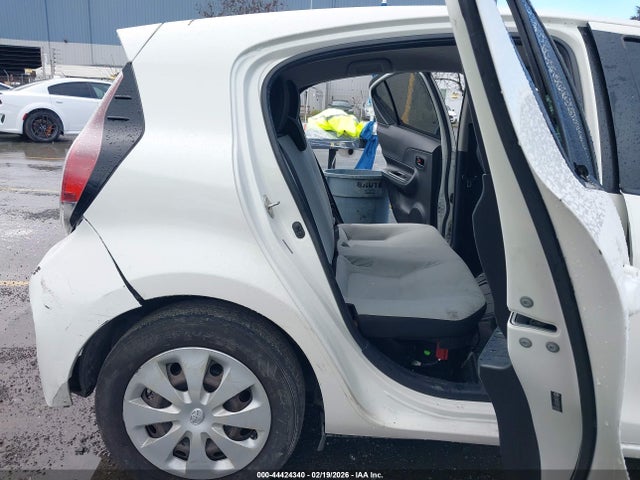 Toyota Prius C One 2016 JTDKDTB32G1134101 Image 8