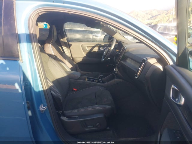 2023 VOLVO C40 RECHARGE PURE ELECTRIC YV4ED3GL6P2065331 Photo 4