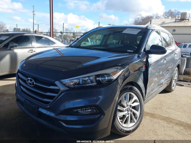 KM8J33A43GU223789 Hyundai TUCSON SE