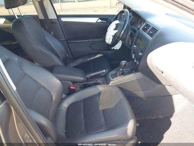2013 Volkswagen Jetta 2.5l Se მანქანა იყიდება აუქციონზე, vin: 3VWDX7AJ9DM383806, აუქციონის ნომერი: 44424605