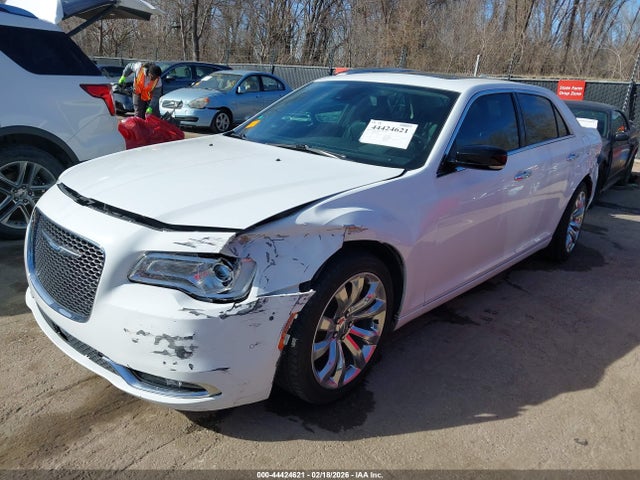 2017 CHRYSLER 300C 2C3CCAEG6HH570323 Photo 1