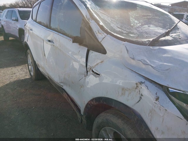 1FMCU9G98HUA15937 Ford ESCAPE SE