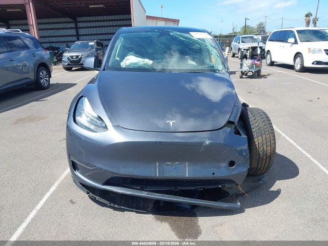 2022 Tesla Model Y Long Range Dual Motor All-wheel Drive მანქანა იყიდება აუქციონზე, vin: 7SAYGDEE1NF454652, აუქციონის ნომერი: 44424656